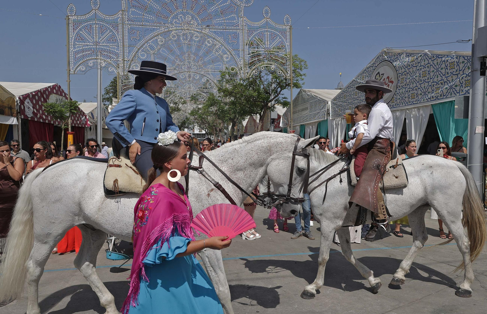 Búscate en las fotos del Domingo por Sevillanas de la Feria Real de Algeciras 2025