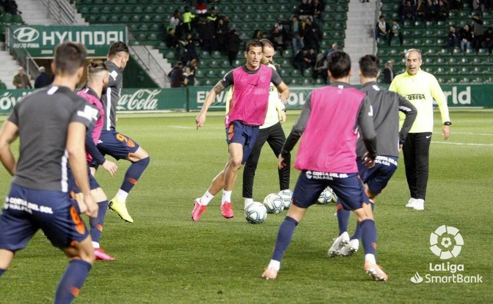 Luis Hernández, en el calentamiento previo al Elche - Málaga CF
