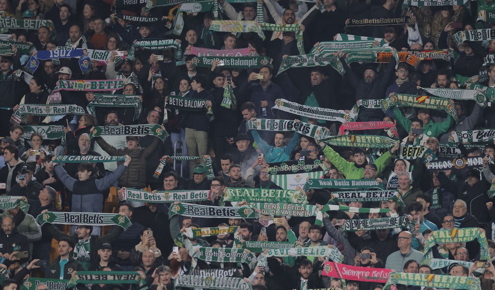 Búscate en las fotos del Betis - Elche