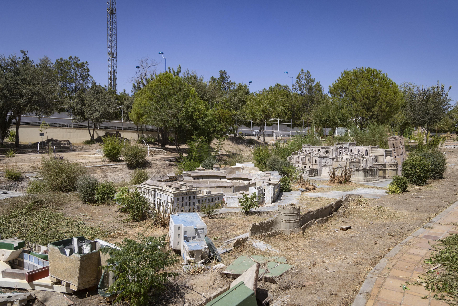 El lamentable estado de conservación de 'Andalucía de los Niños', en fotos