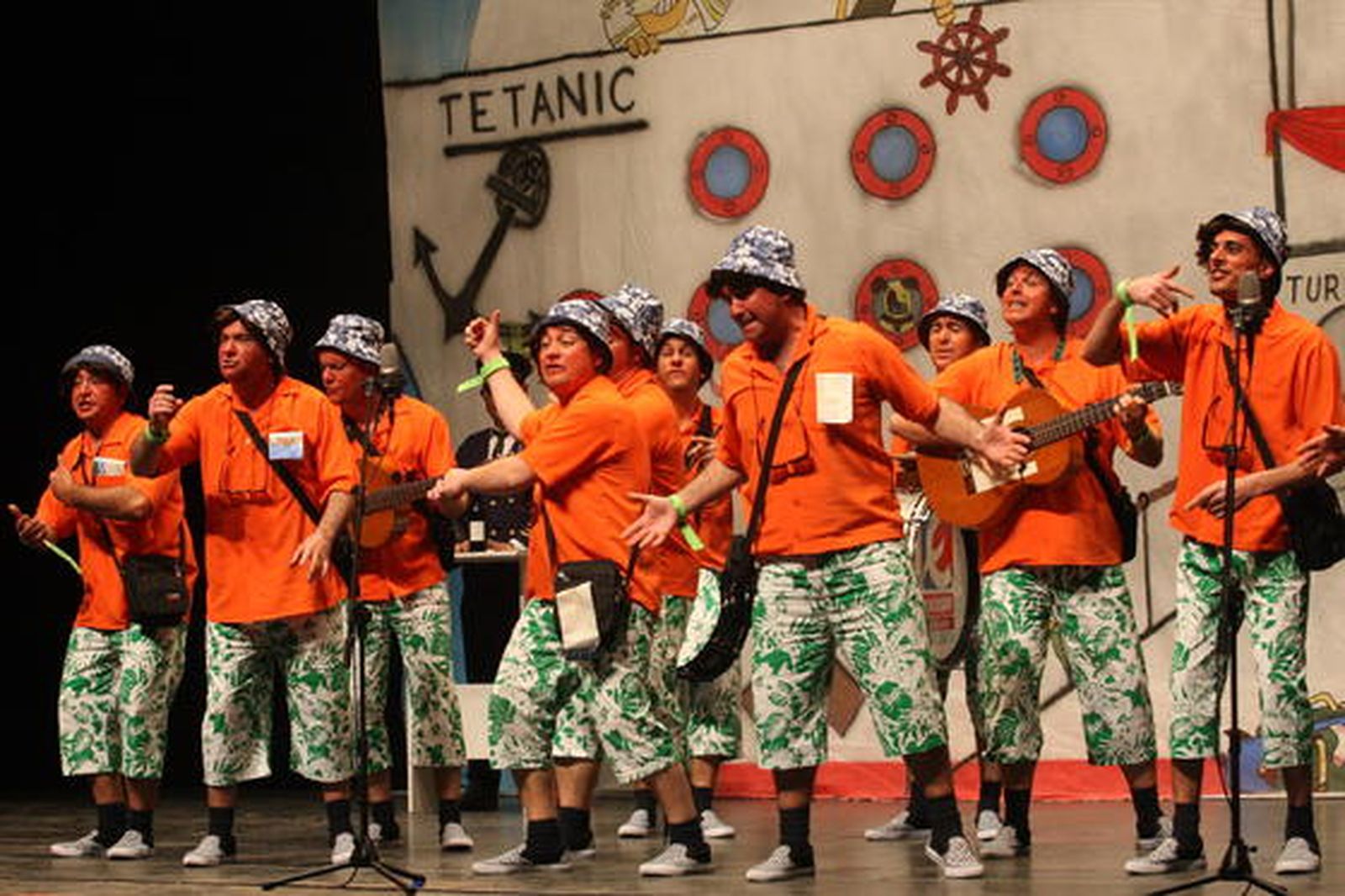 Chirigota de Algeciras 'Vaya viaje me han dado'./Fotos:Paco Guerrero

Foto: Paco Guerrero