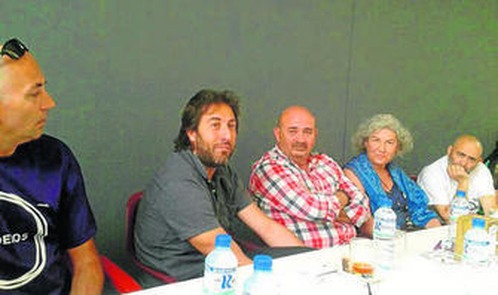 Militantes y simpatizantes participaron en un coloquio con el parlamentario.