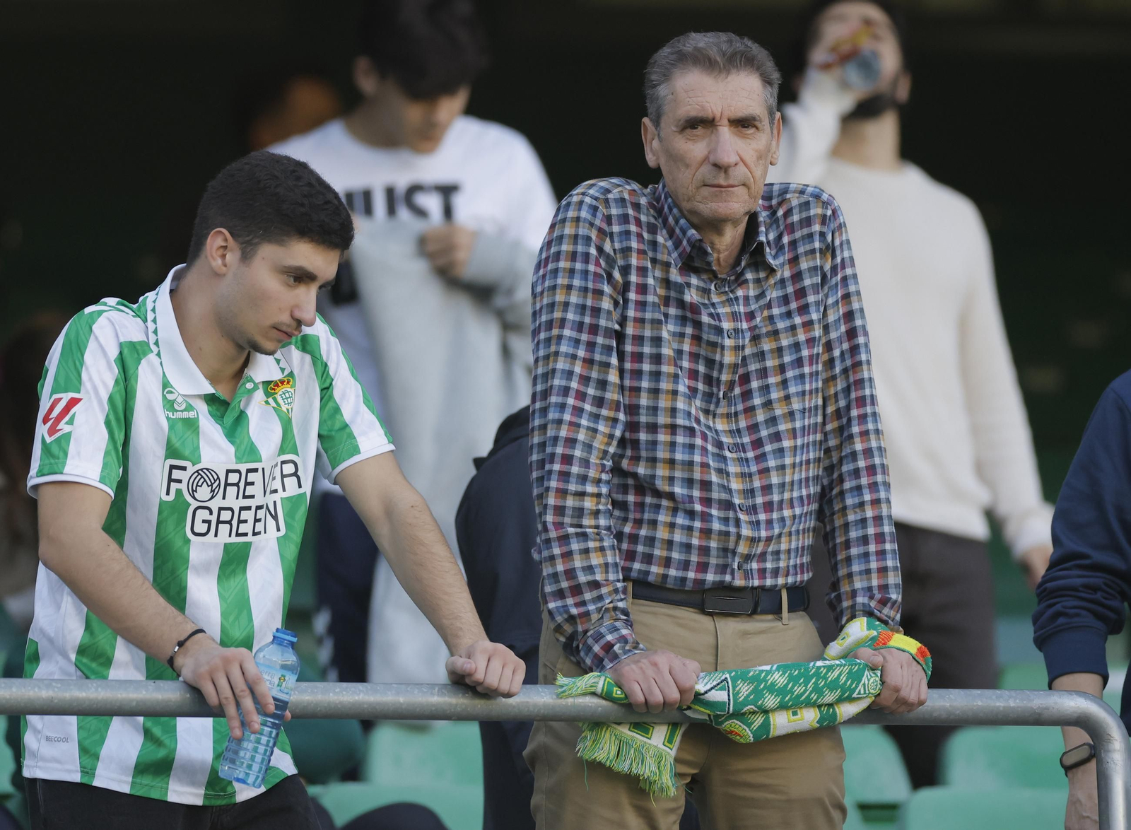 Búscate en las fotos del Betis - Barcelona