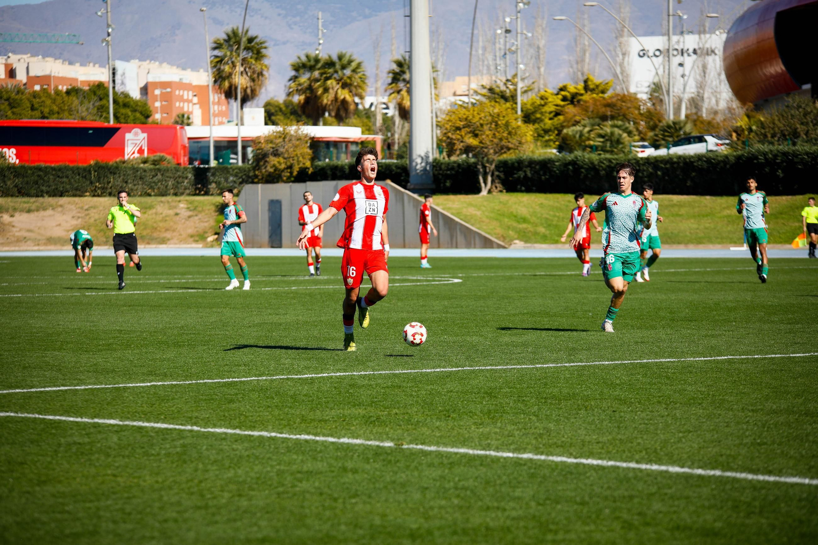 Las imágenes de Segunda RFEF entre Almeria B y recreativo de Granada