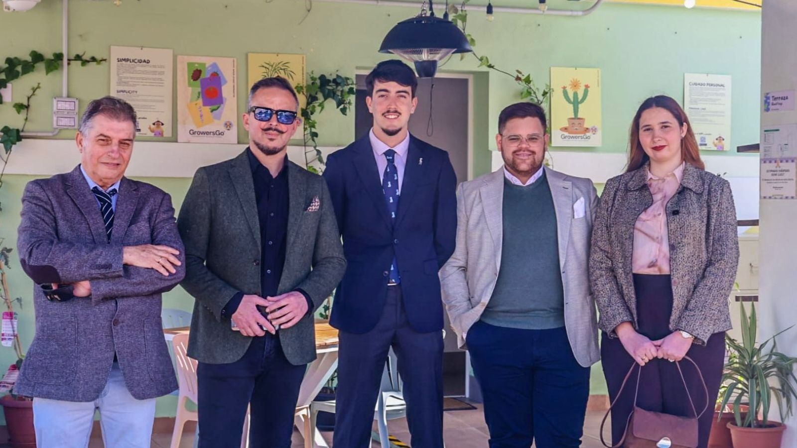 Foto de familia en la azotea del Hotel Growers Boutique Huelva