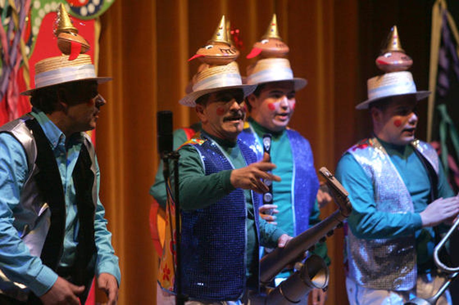 La agrupación 'Los chirigangas'./Fotos:J.M.Quiñones

Foto: J.M.Q.