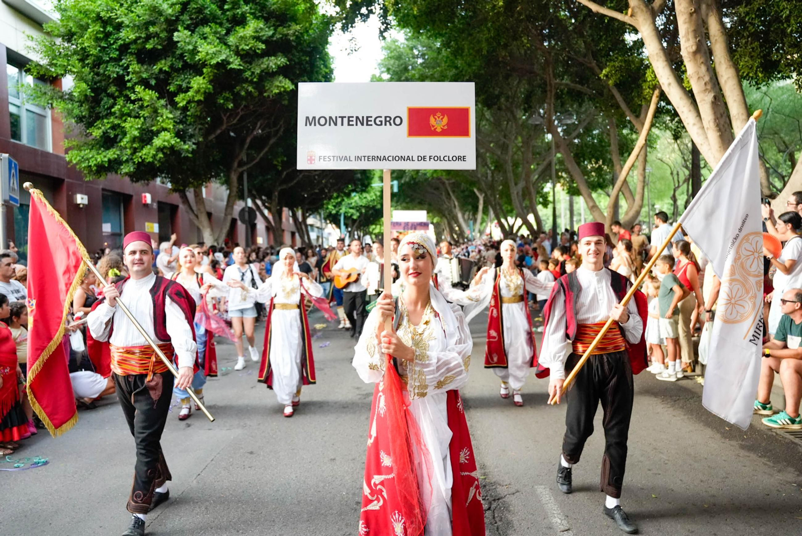 Así se ha vivido la Batalla de Flores en la Feria de Almería