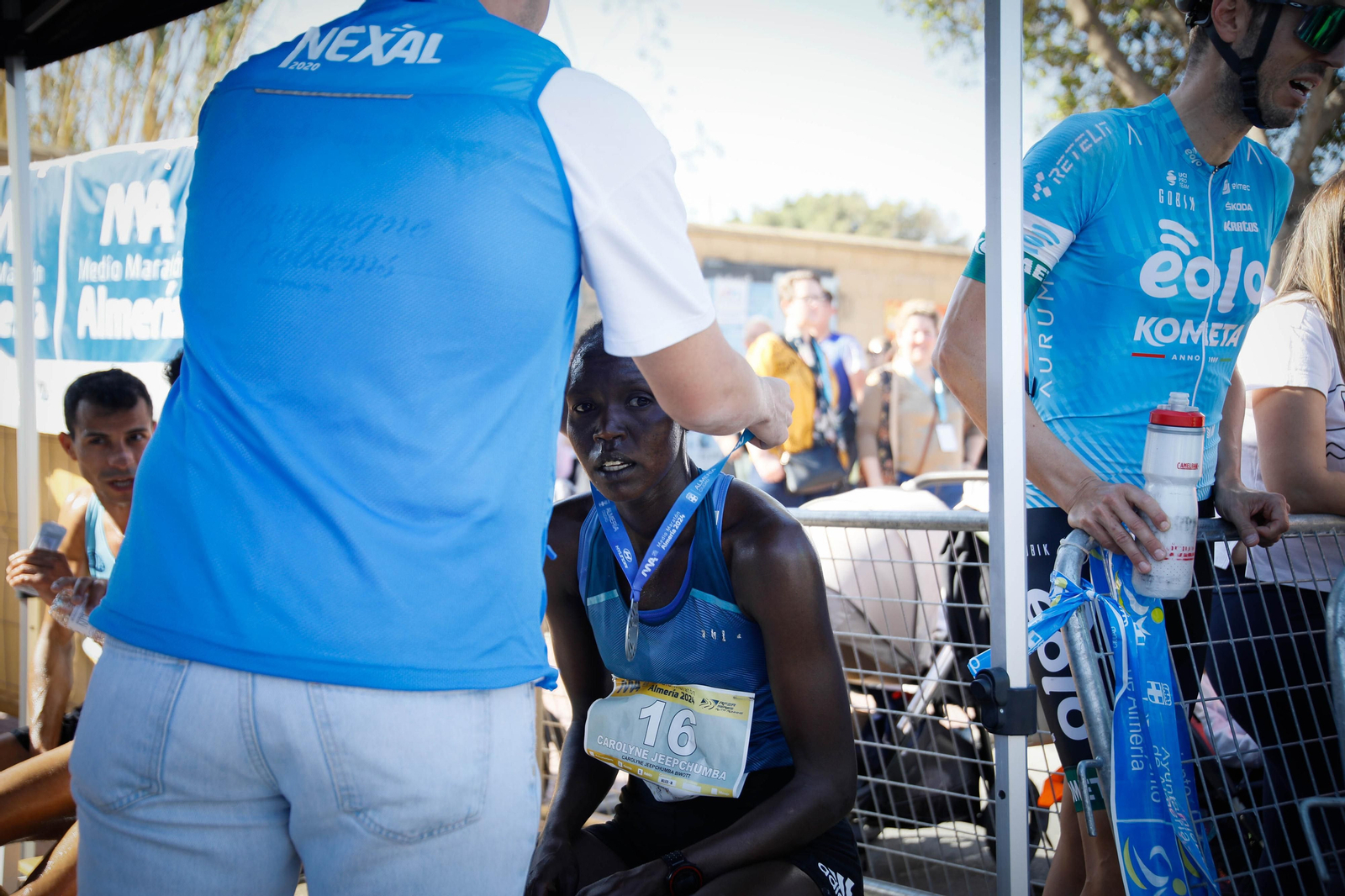 Imágenes de la llegada de la Media maratón Ciudad de Almería