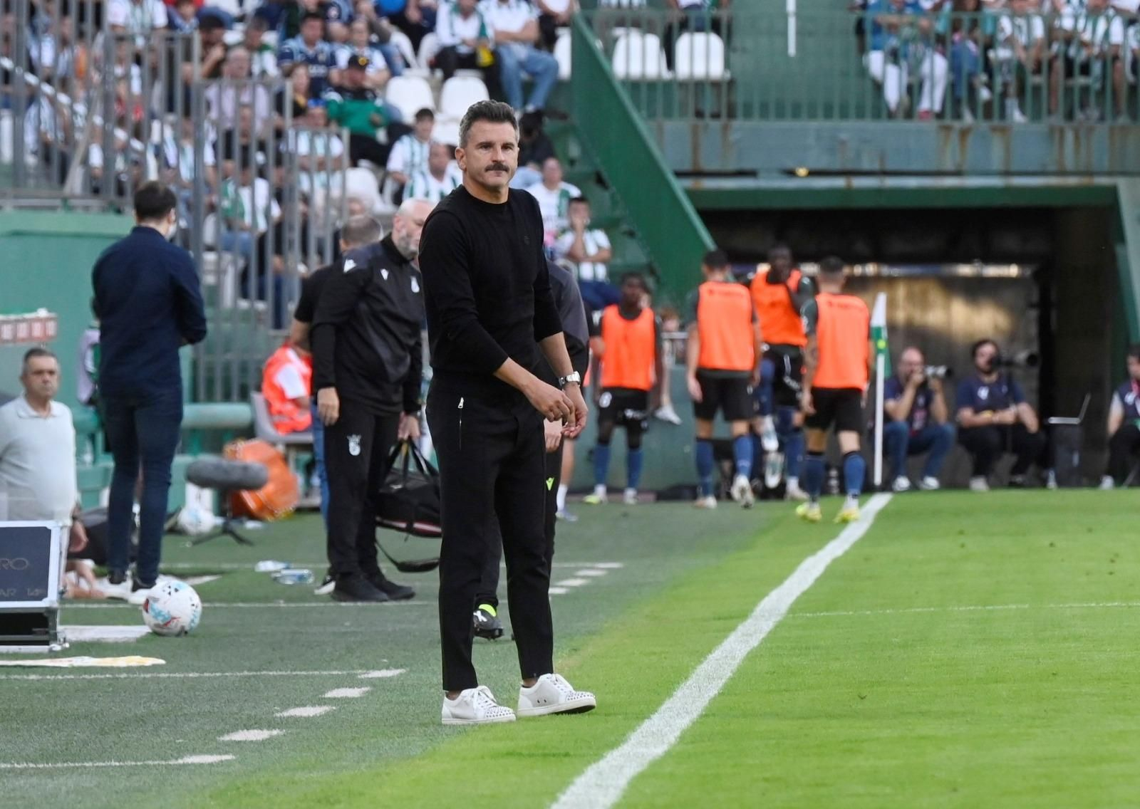 Iván Ania, con bigote.