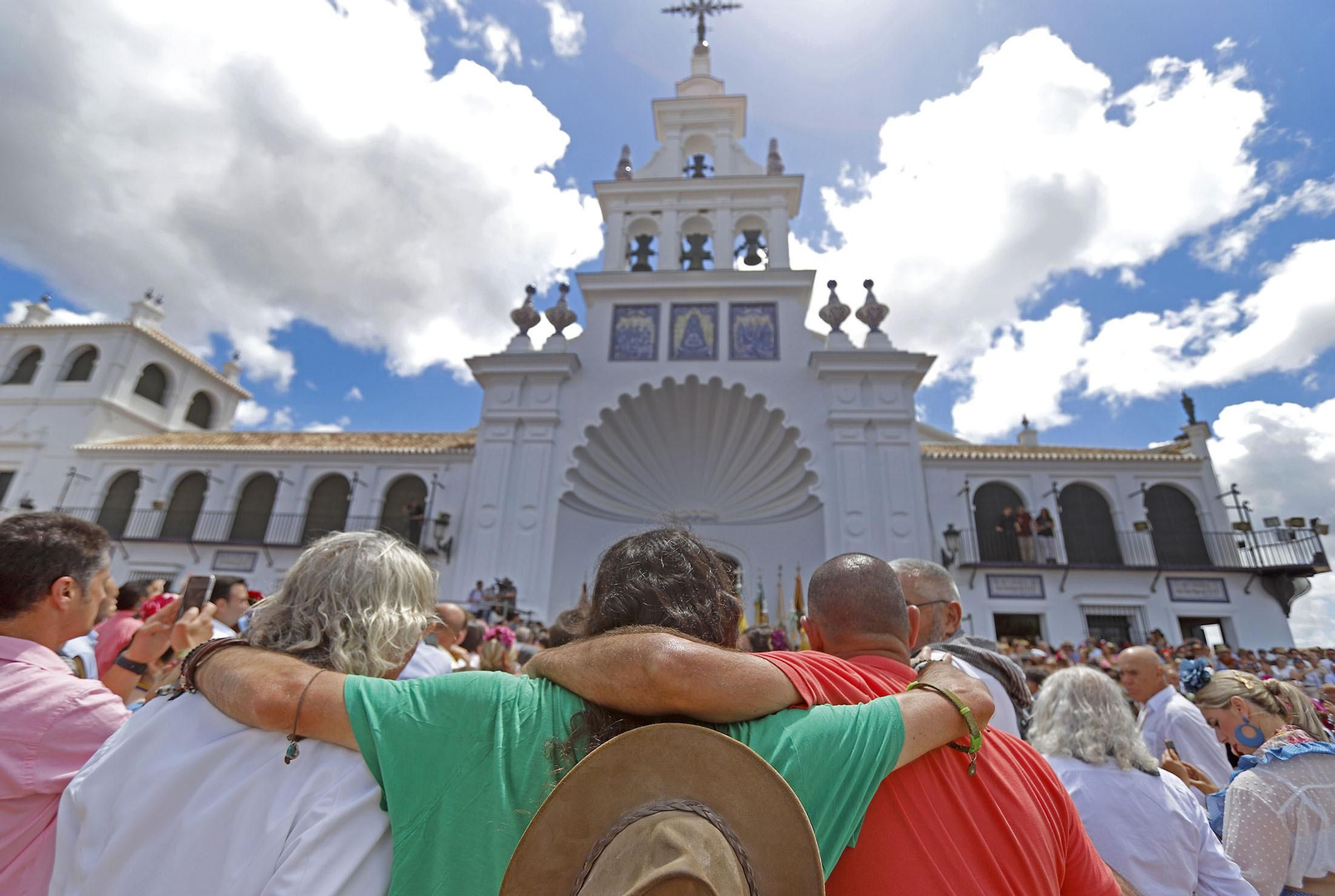 Imágenes del ambiente El Rocío y en Casas de Hermandades