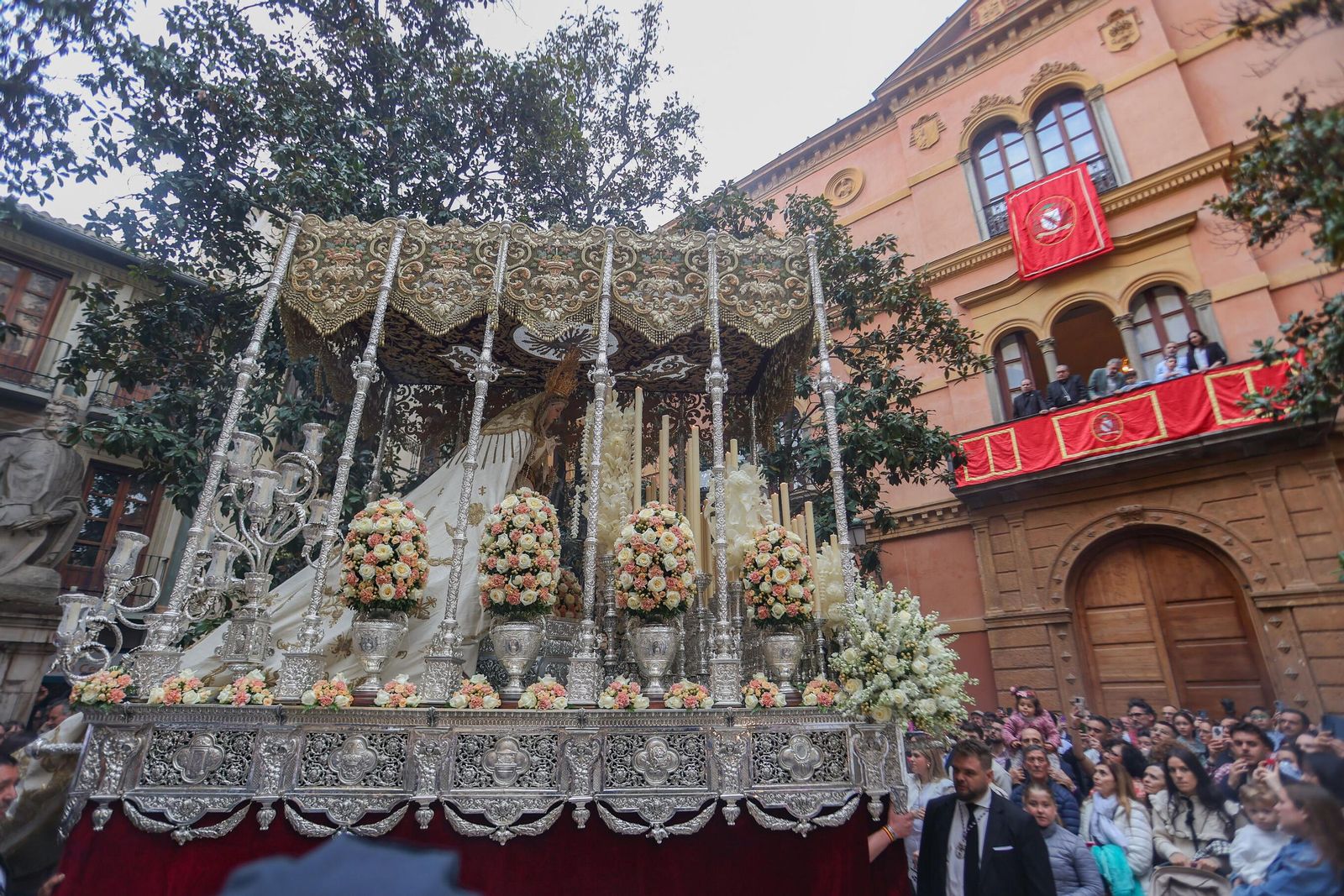 Así vivió Granada la salida de la Hermandad del Cautivo