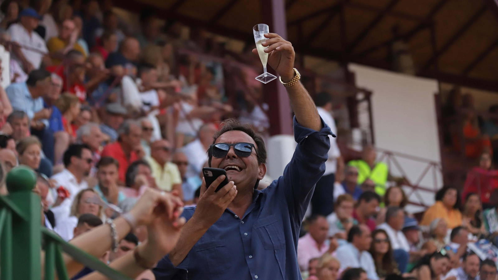 Ambiente en la corrida del jueves de la Feria de La Línea