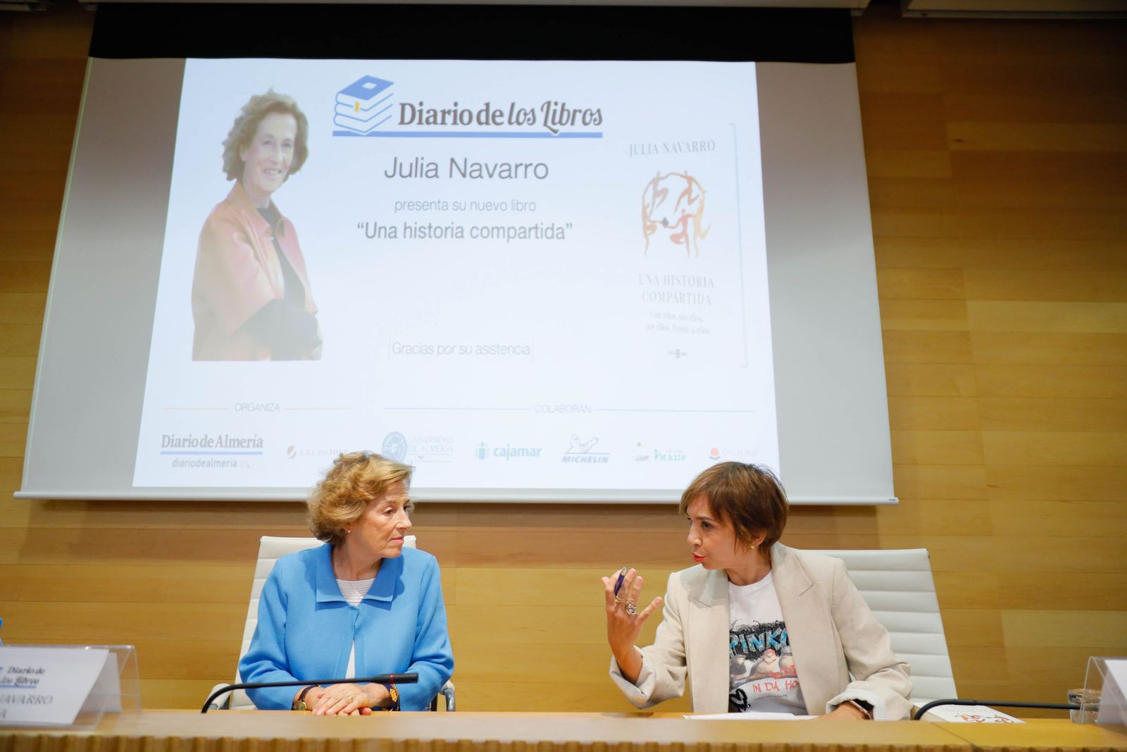 Imágenes de Diario de los Libros, con Julia Navarro