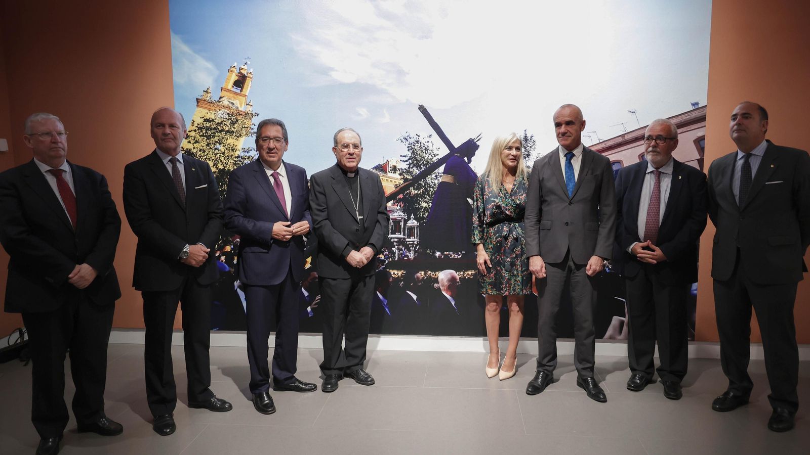 Las autoridades durante la inauguración.