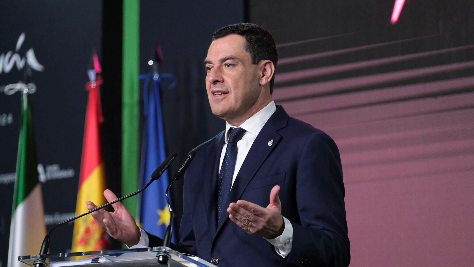 Juanma Moreno rechaza la propuesta de Sumar de un impuesto a las herencias.