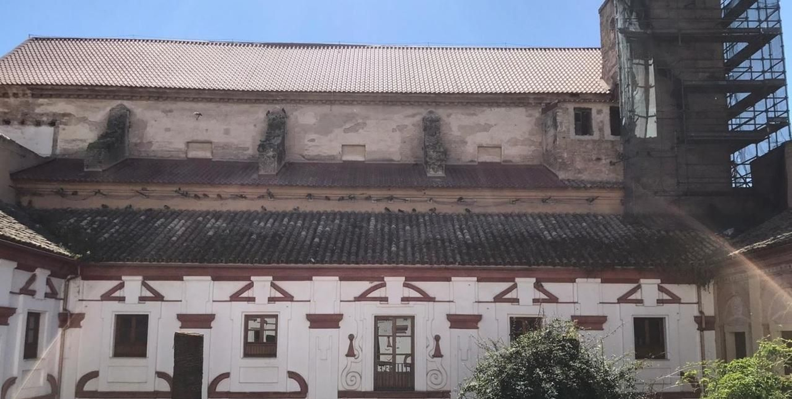 Aspecto de la iglesia de Campo Madre de Dios tras la colocación de la nueva cubierta. Aspecto de la iglesia de Campo Madre de Dios tras la colocación de la nueva cubierta.