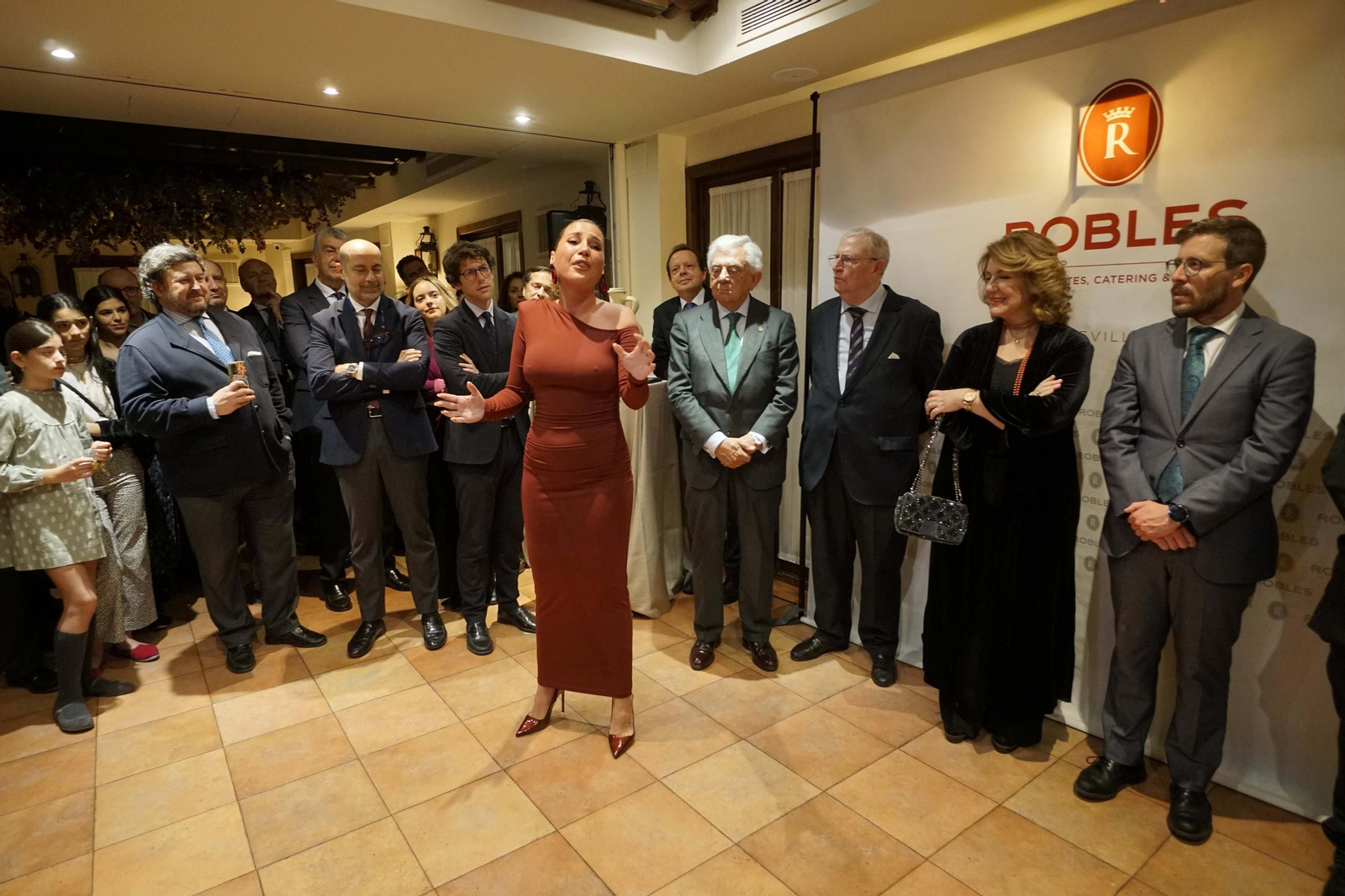 Las imágenes de la entrega de la Cántara de Honor a Laura Gallego en Casa Robles