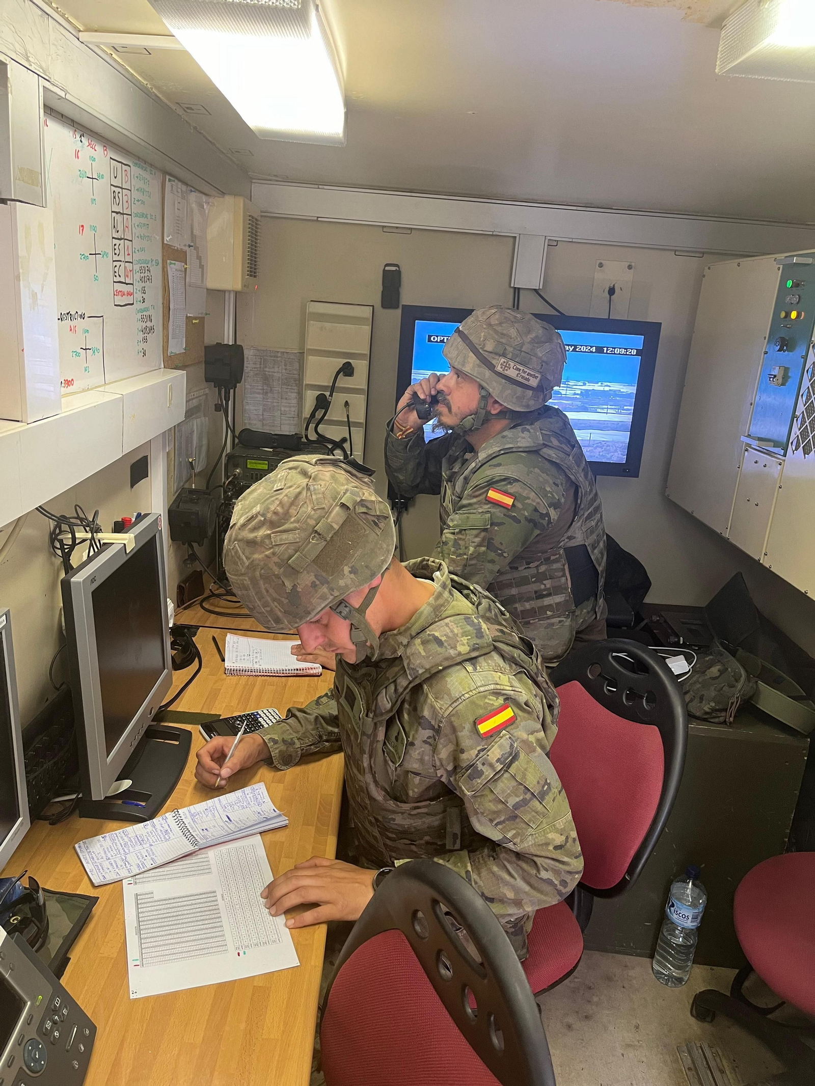Así se despliegan los obuses en la costa de Almería para defender la soberanía nacional