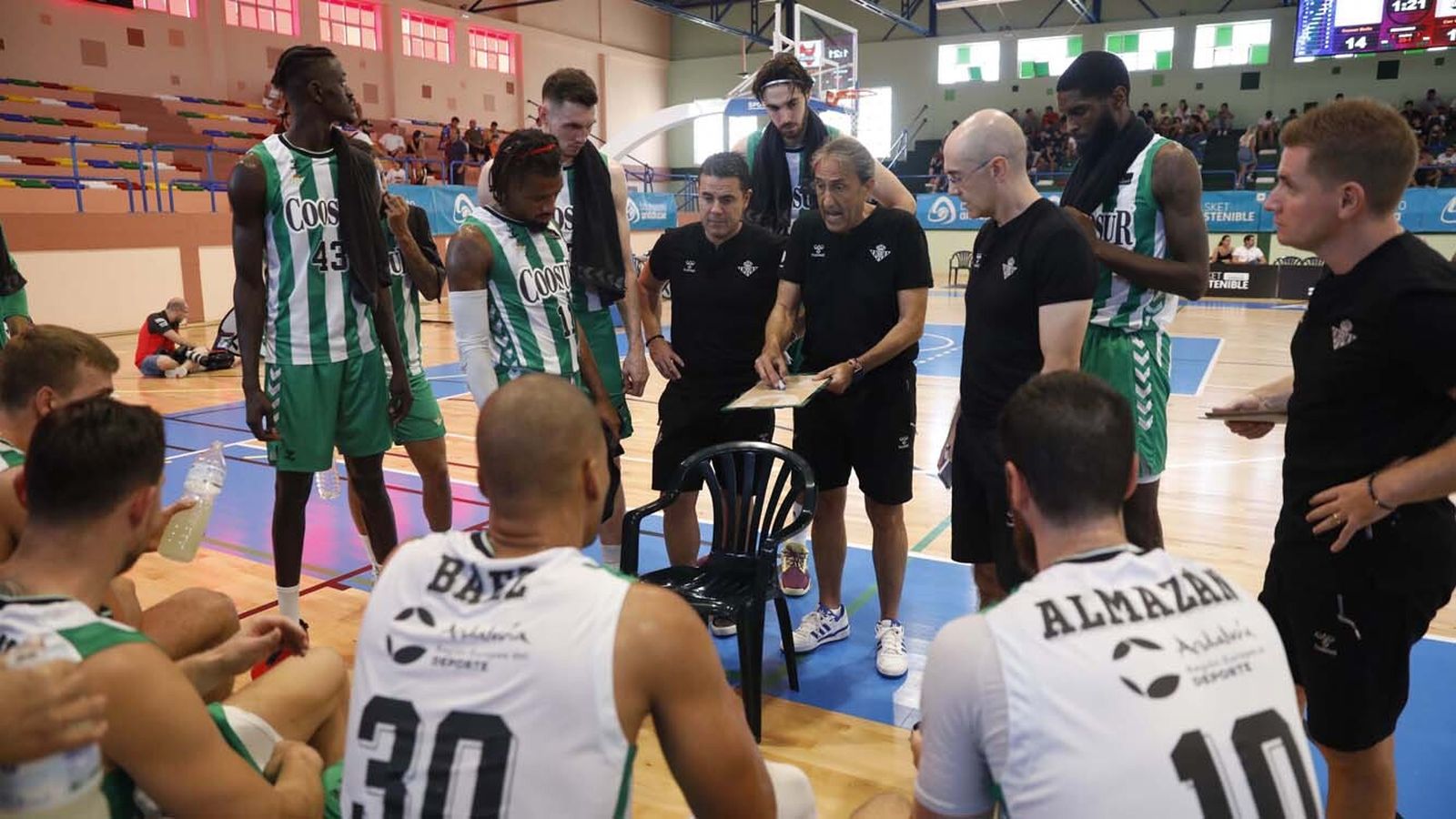 Las fotos de Real Betis - Fundación Granada en la Línea