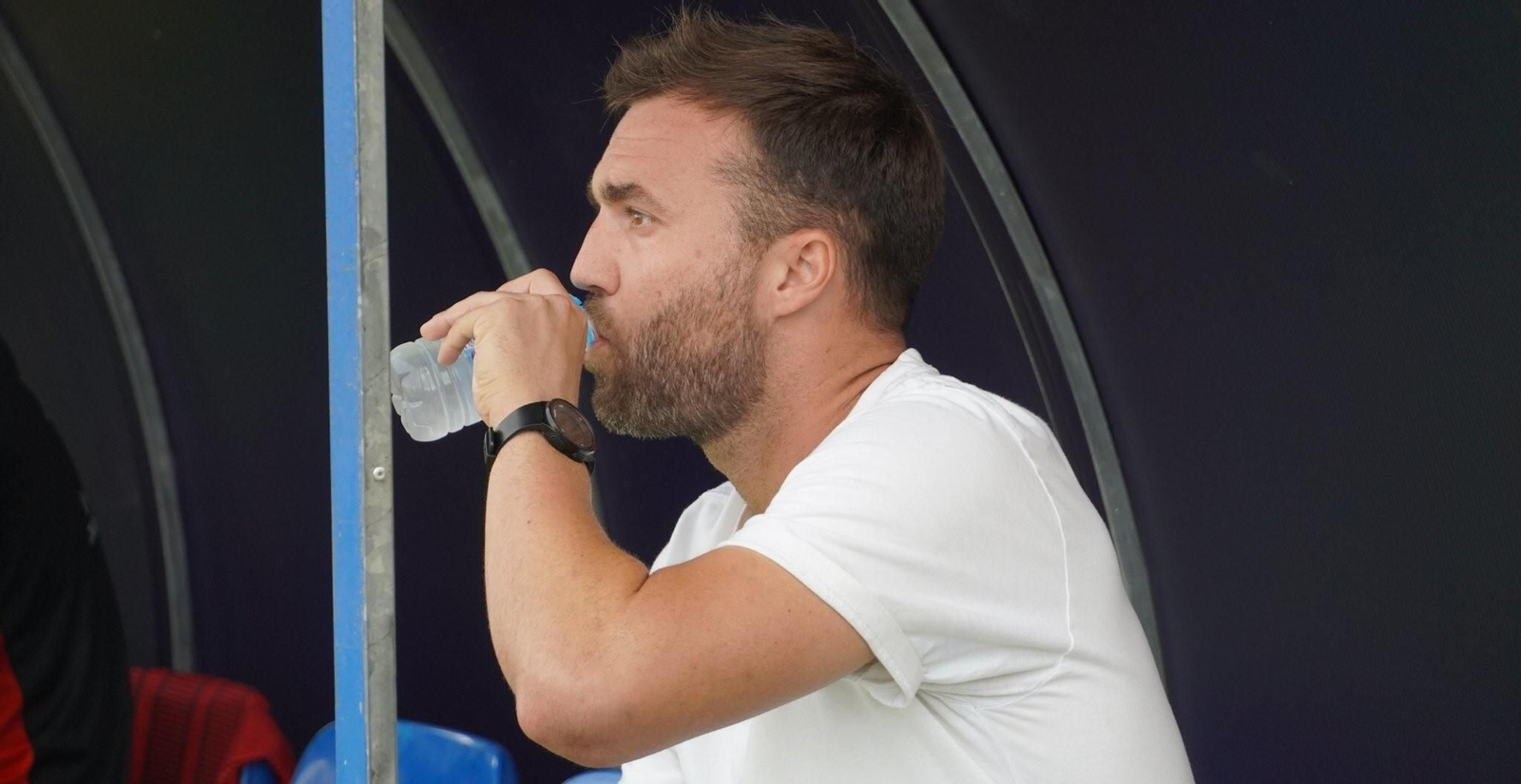 Guillermo Fernández, en el banquillo de La Nucía.