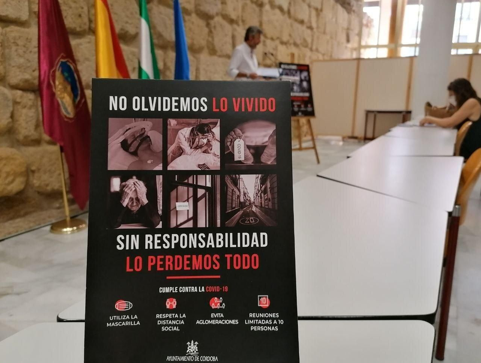 Primer plano de la cartelería de la campaña municipal.