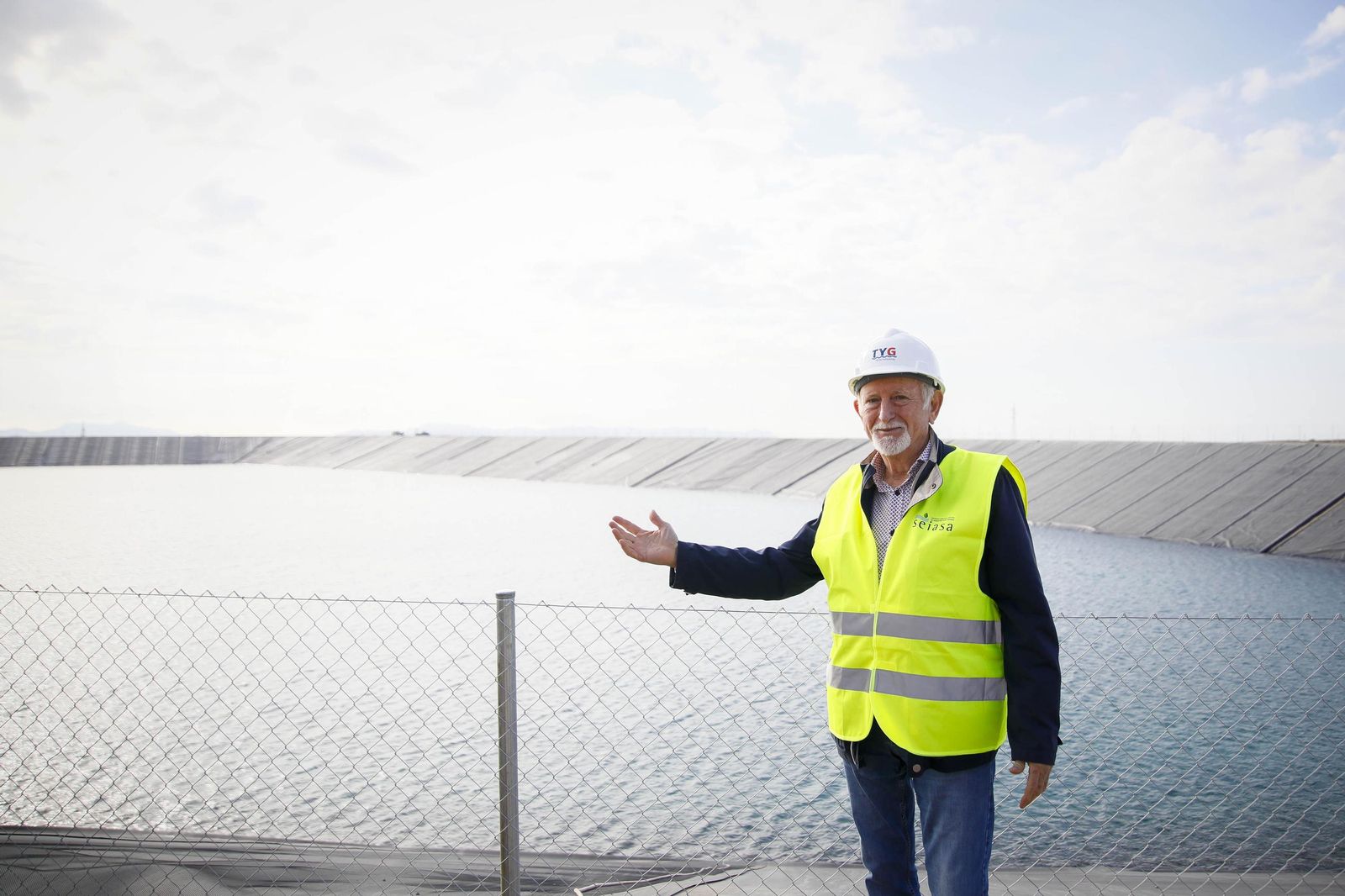 María Jesús Montero visita las obras de la balsa general de regulación de la Comarca de Usuarios Aguas de Níjar, en imágenes