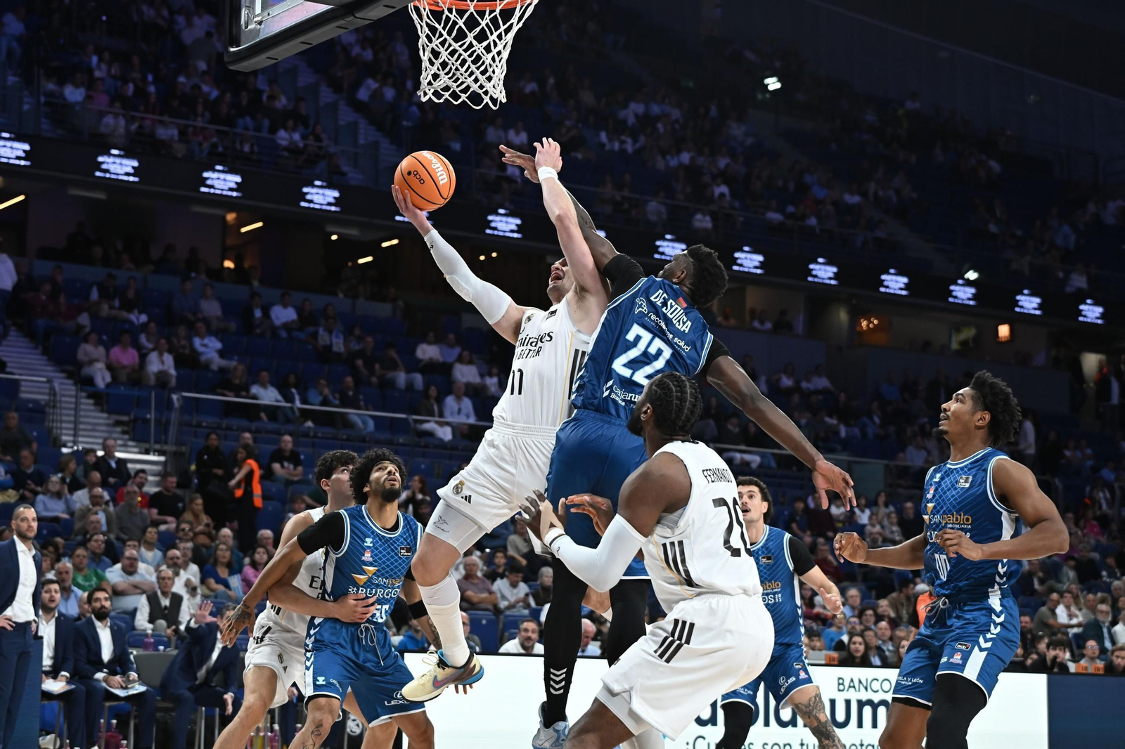 Yannick Nzosa, siete puntos en siete minutos ante el Real Madrid