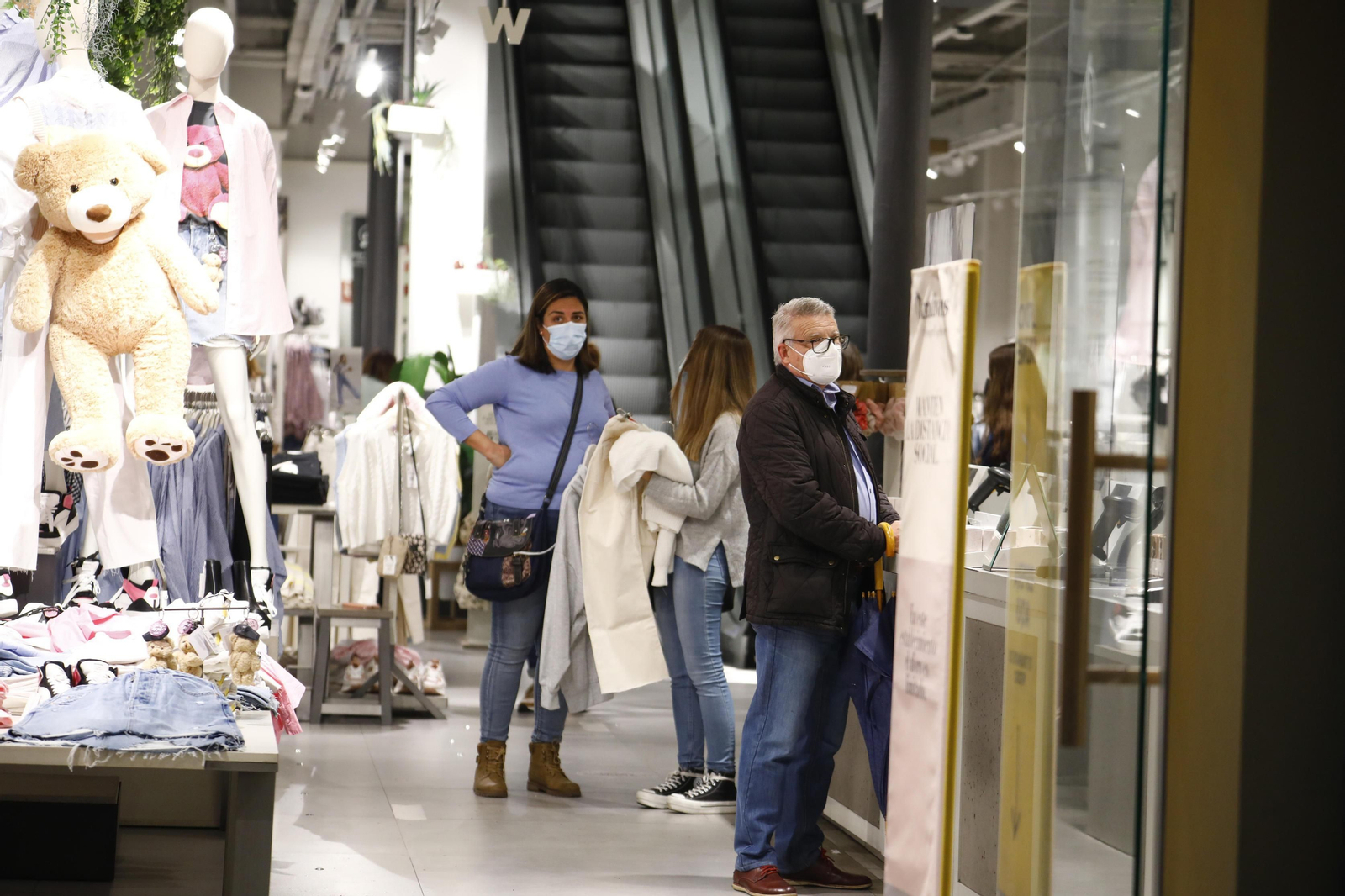 Fotografías: Tarde de bares y compras dos meses después en Córdoba