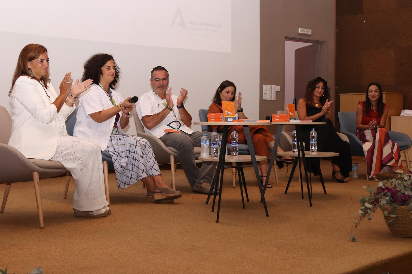 Momento de la presentación del Manual en el Aula Magna del Hospital Virgen Macarena. Momento de la presentación del Manual en el Aula Magna del Hospital Virgen Macarena.