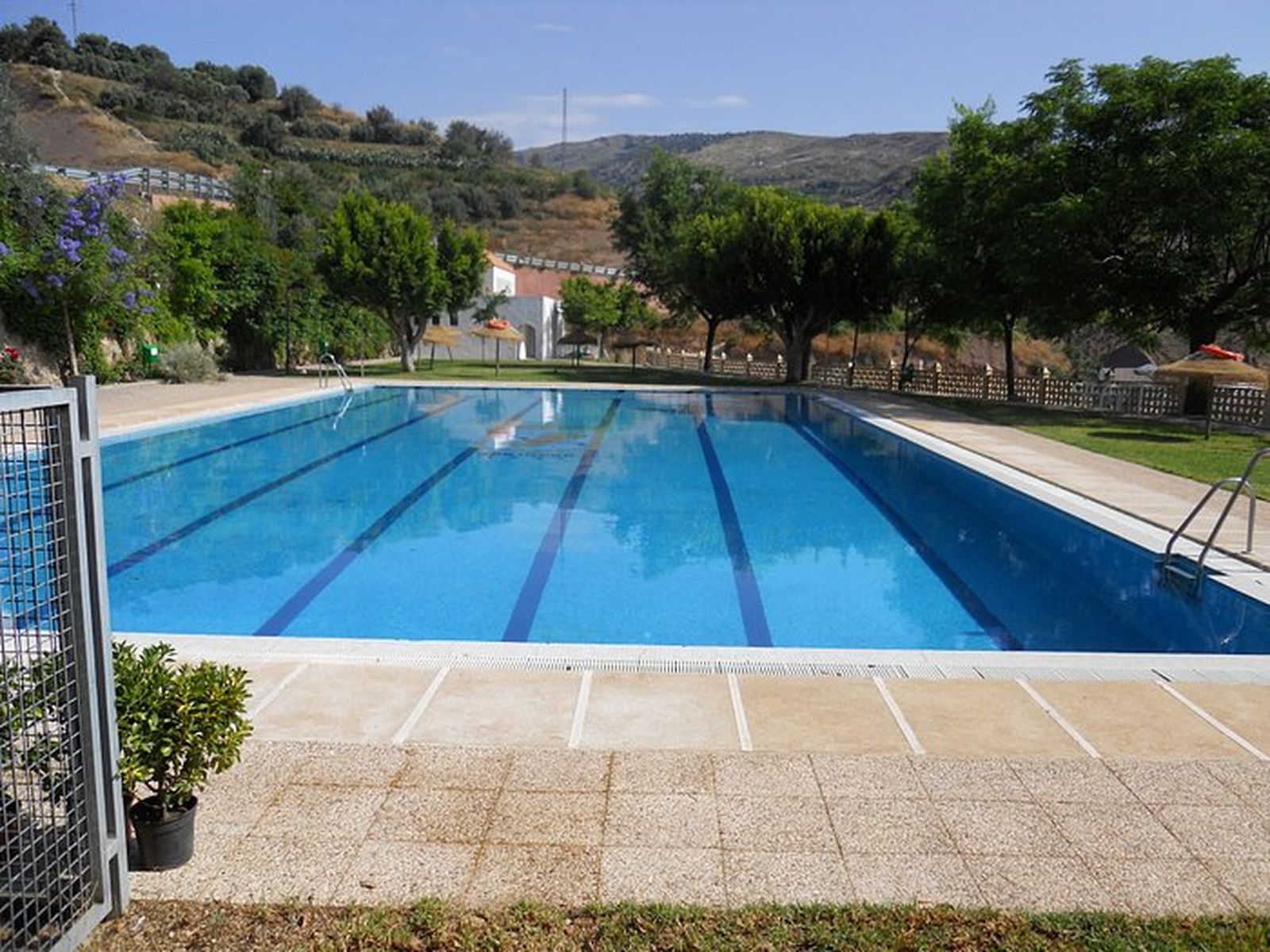 Piscina de Canjáyar antes de la reforma.