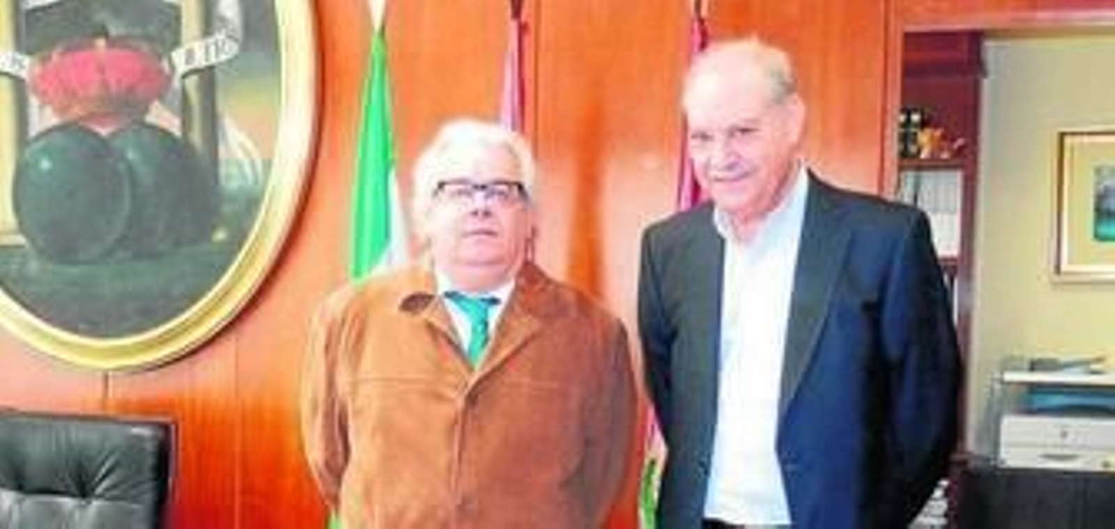 El delegado de la Zona Franca junto al decado del Colegio de Abogados.