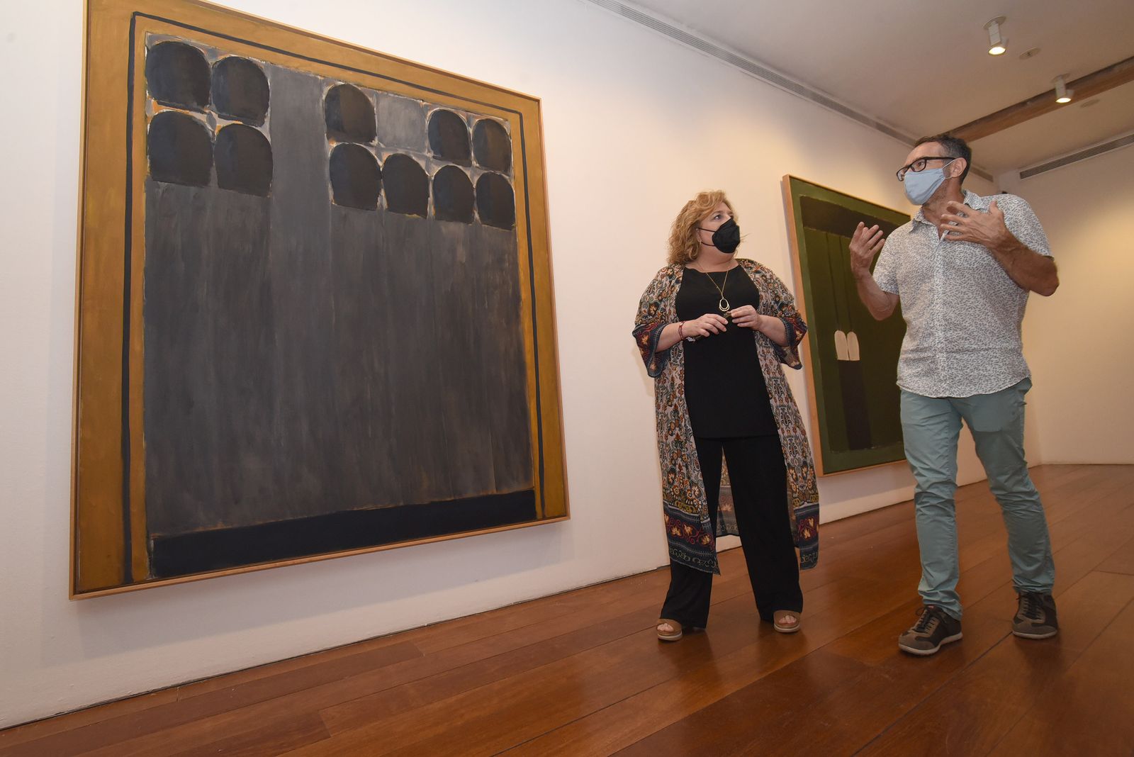 La diputada durante la inauguración de la exposición