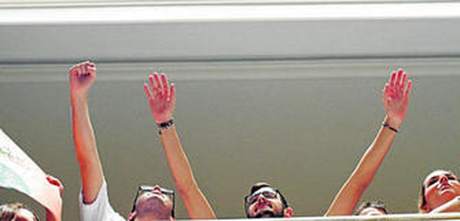 Centenares de estudiantes accedieron a la sede del Rectorado de la UCA en la última manifestación contra la ley Wert y los recortes, el 23 de octubre.