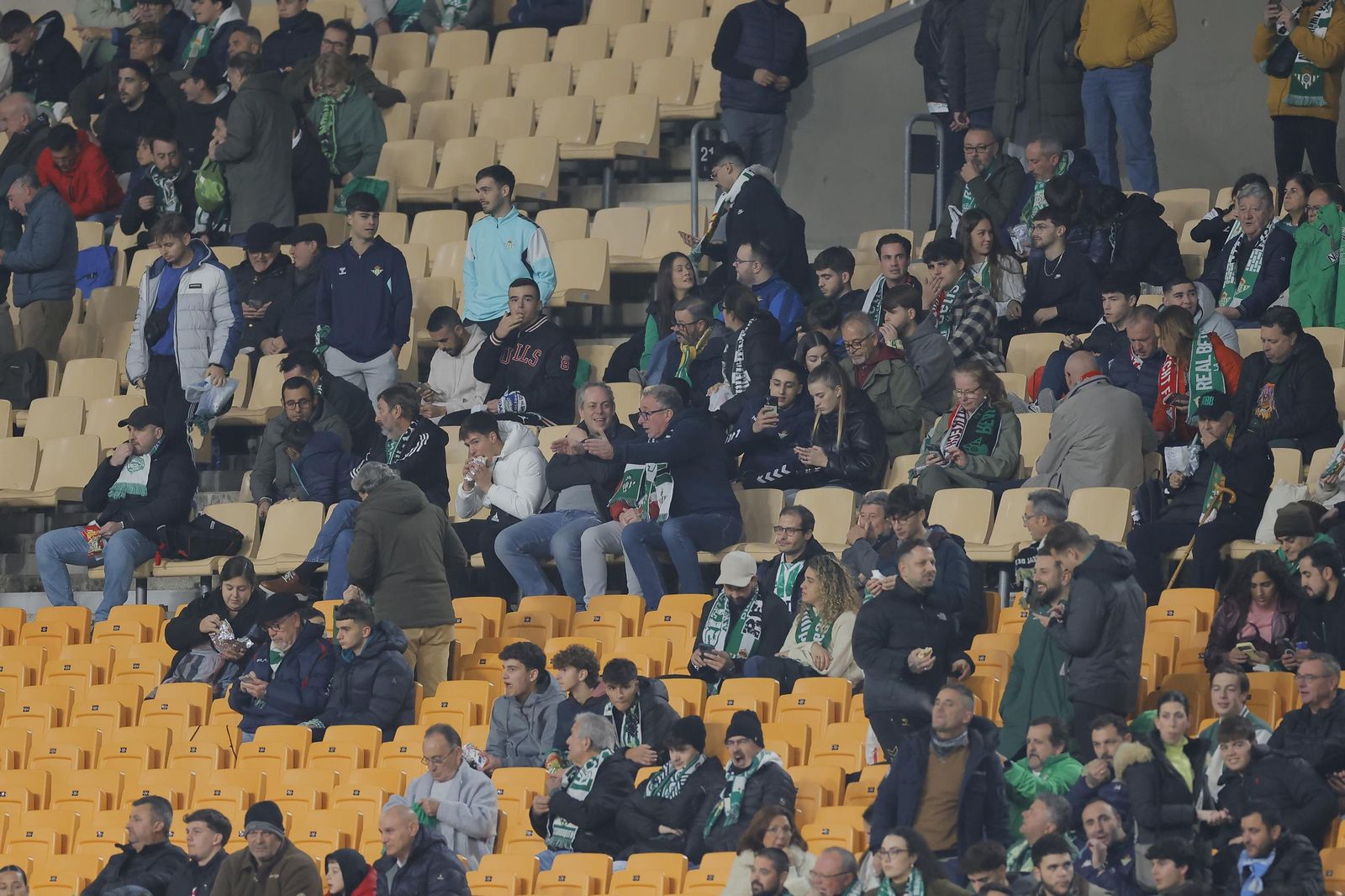 Búscate en las fotos del Betis - Utrecht