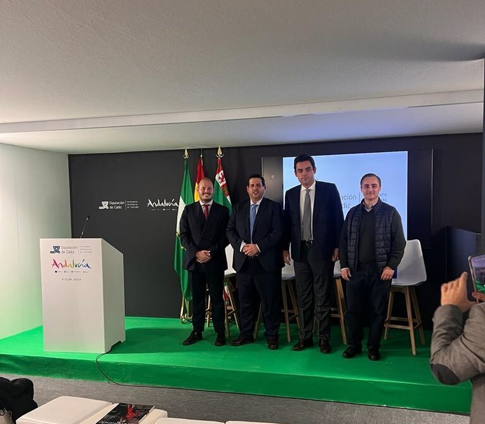 Los participantes en la mesa de debate