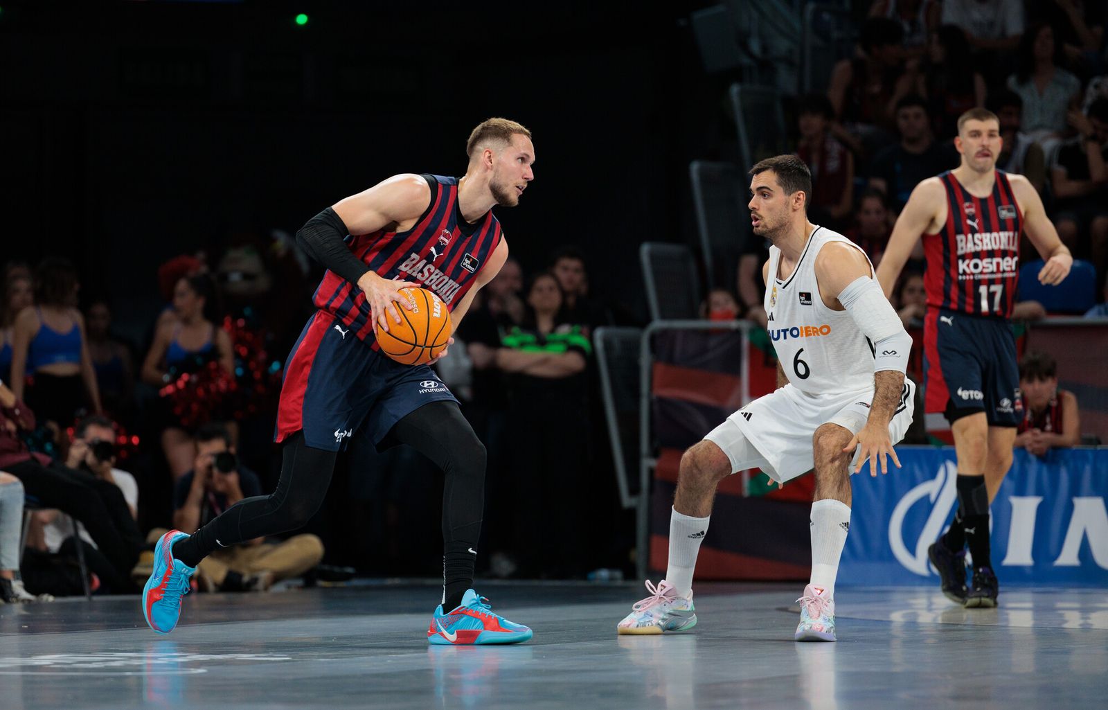 El Madrid tumba al Baskonia y espera a Unicaja o Barcelona en semifinales
