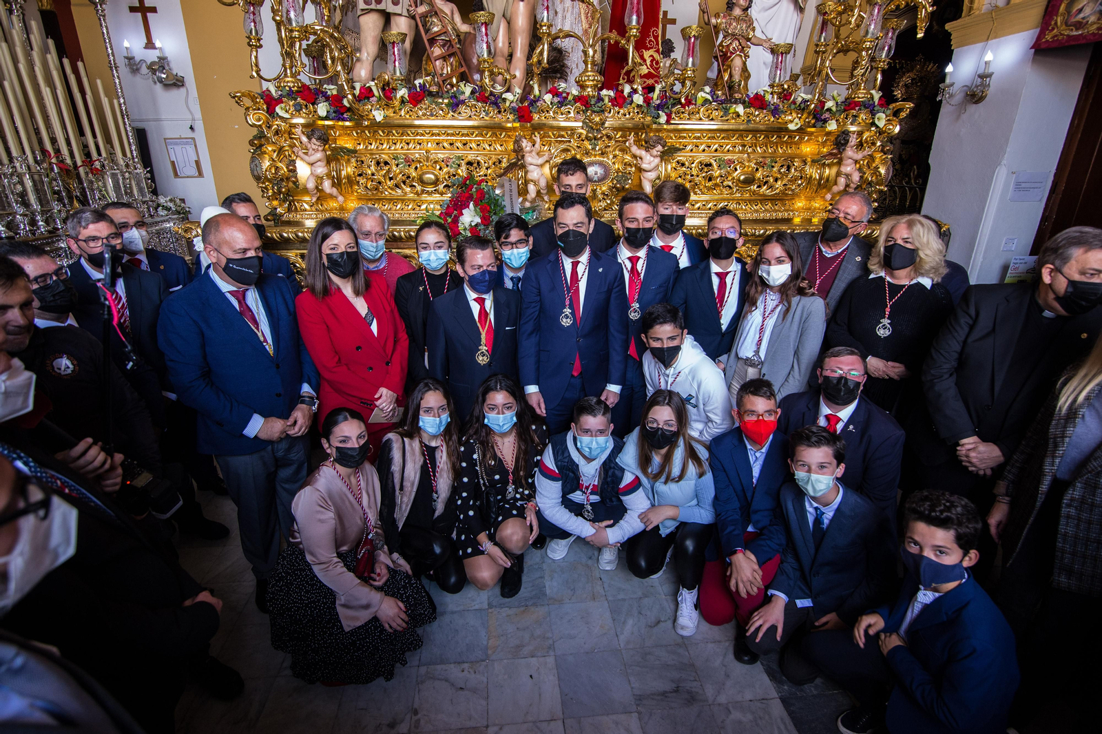Así ha sido la visita del presidente de la Junta a las hermandades del Lunes Santo de San Fernando