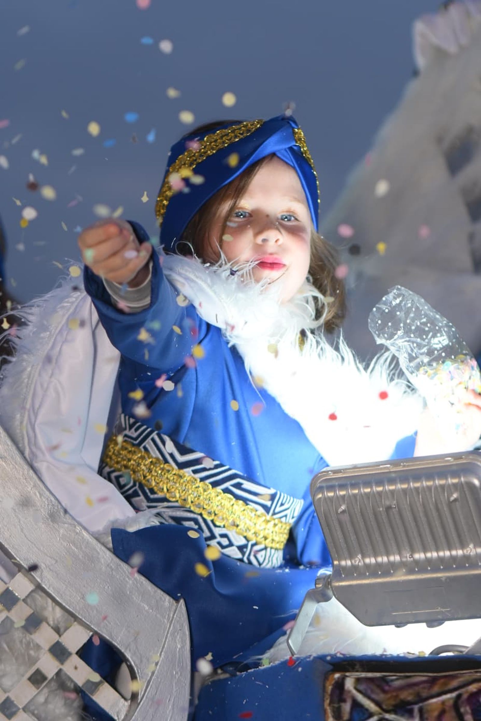 La Cabalgata de los Reyes Magos de Vera desborda ilusión con una participación multitudinaria