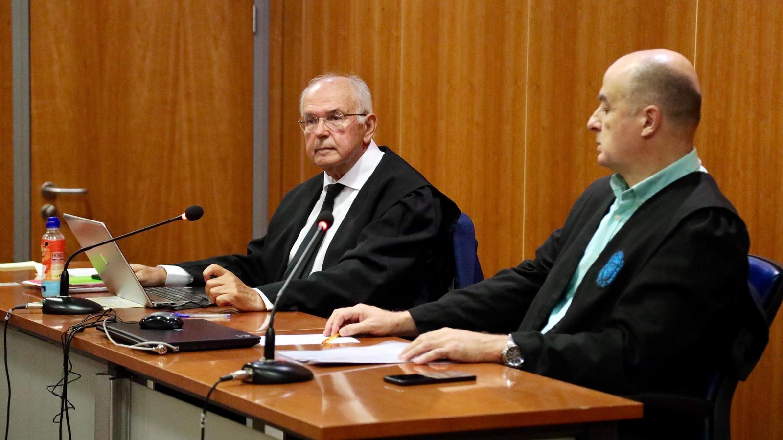 Las fotos del juicio Málaga-BlueBay por el caso camisetas