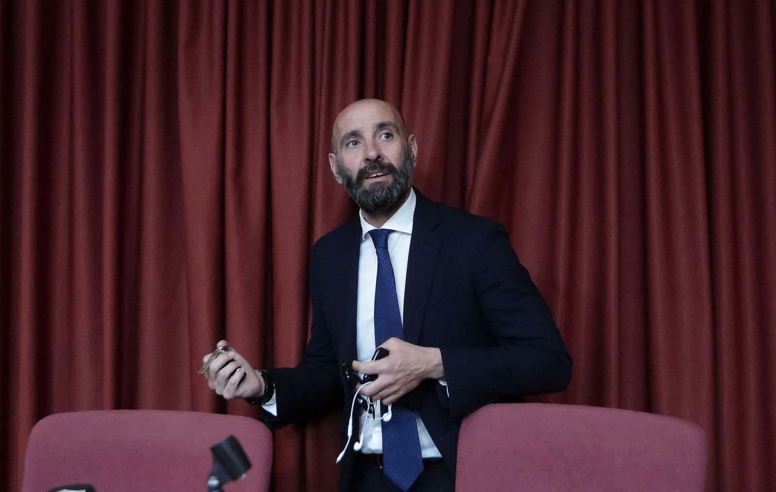 Monchi, director deportivo del Sevilla FC, tiene trabajo por delante.