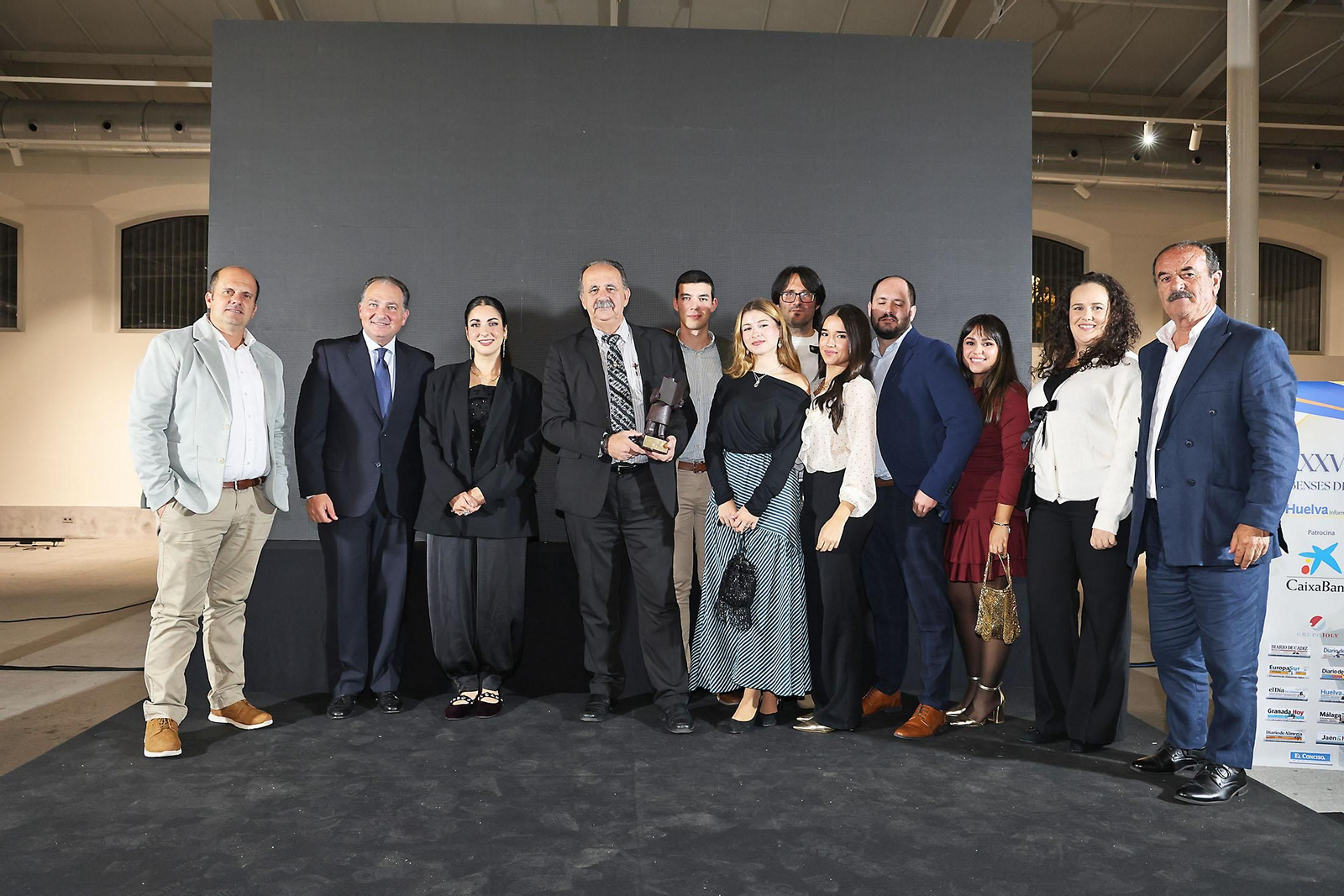 Imágenes de los invitados a la gala de los  37 premios Onubenses del Año