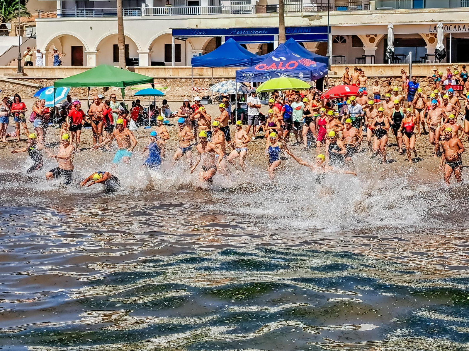 Las fiestas de El Puerto de Roquetas en honor a la Virgen del Carmen y Santa Ana, en imágenes