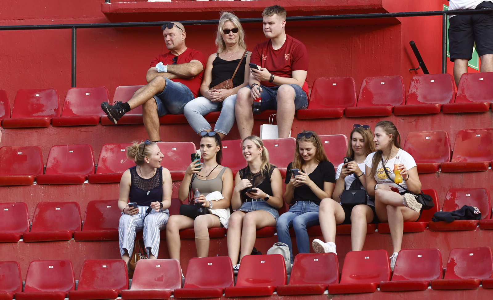 Búscate en las fotos del Sevilla-Valencia