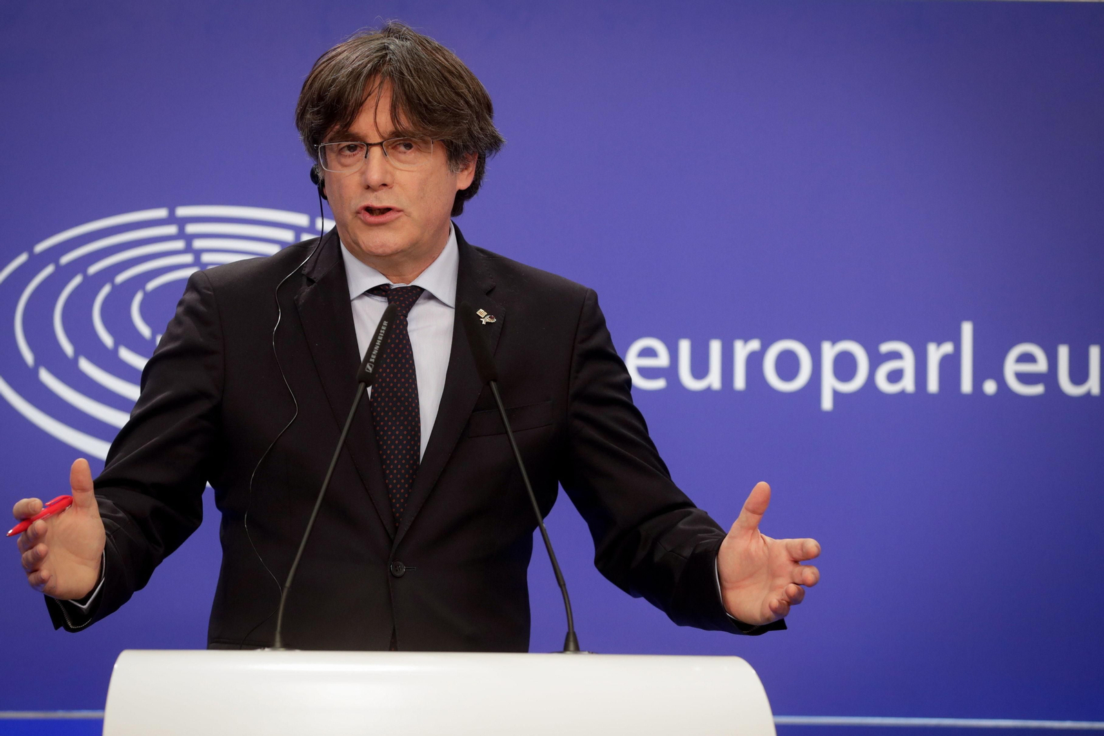 Carles  Puigdemont  durante una rueda de prensa en el Parlamento Europeo en Bruselas