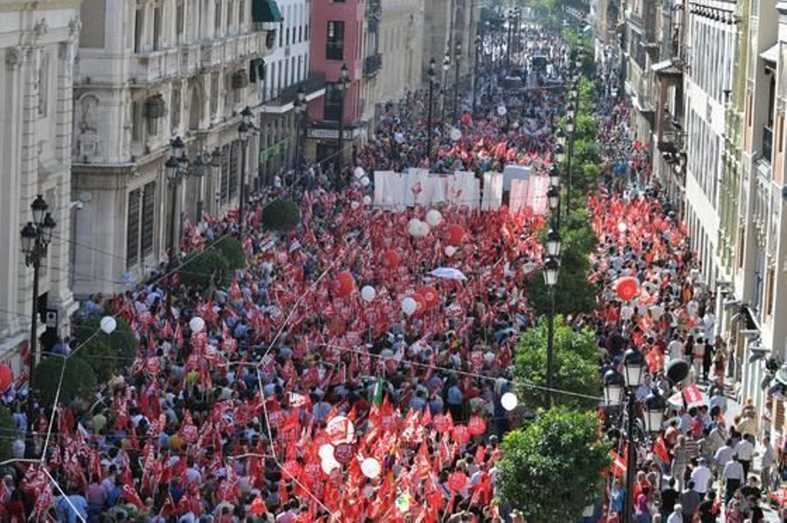 Los sindicatos recorren las calles del centro de la capital.

Foto: Manuel Gómez