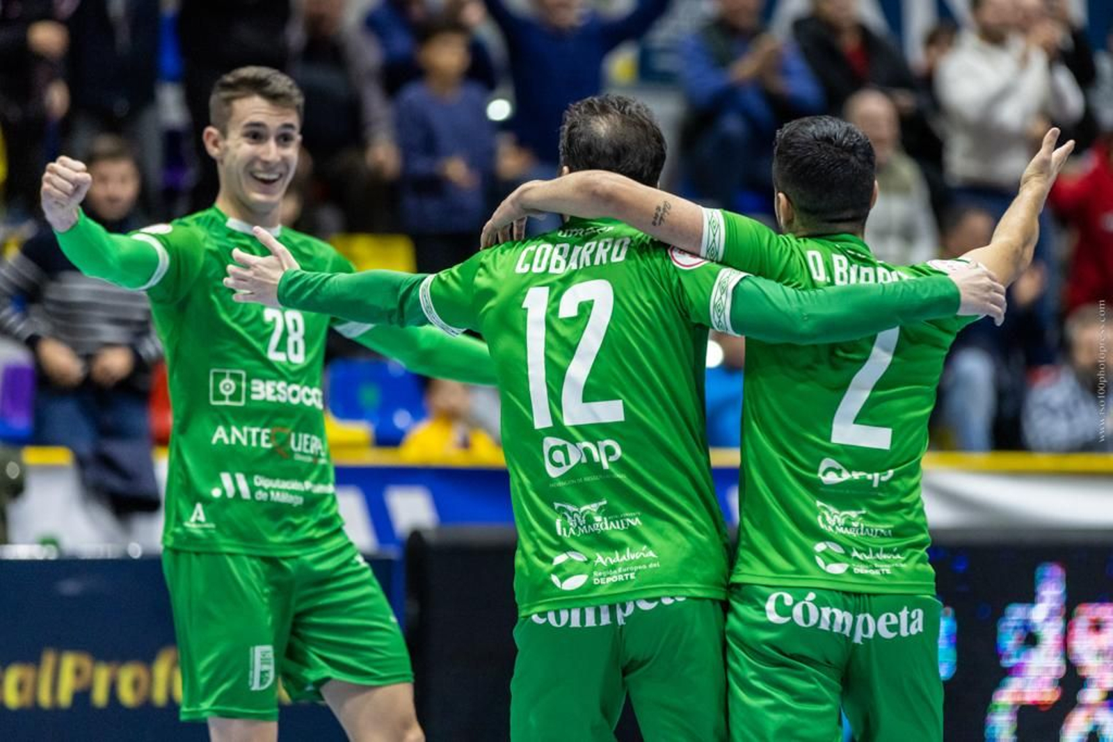 Los jugadores del UMA Antequera celebran un gol.