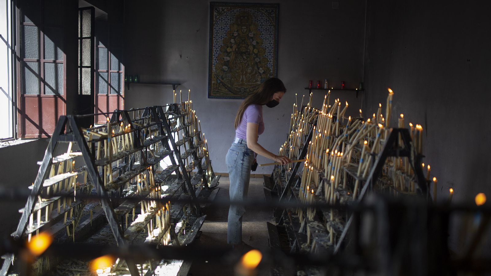 La capilla votiva, donde se encienden las velas de promesa.