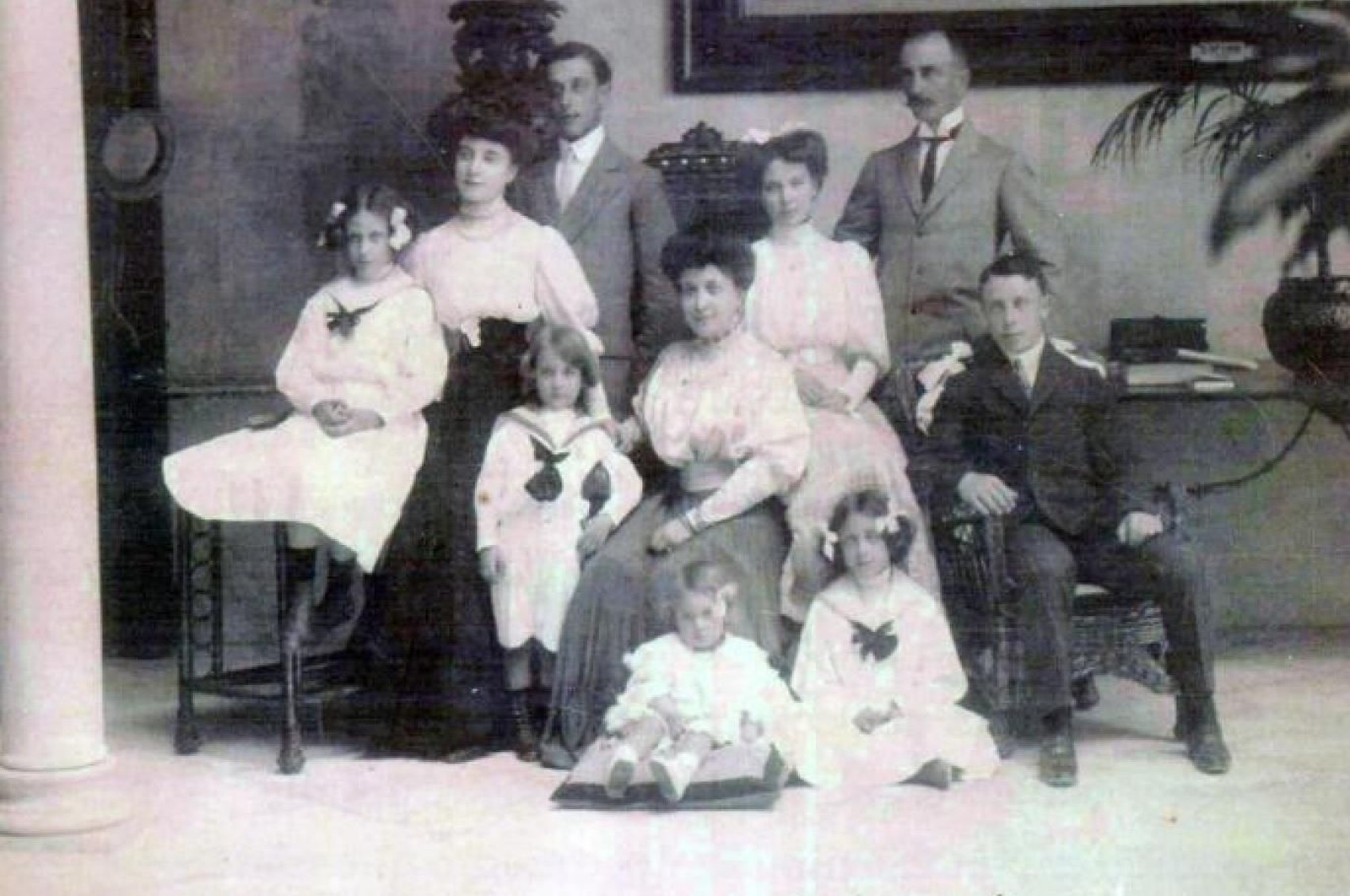 La familia de Salvador Díez en la casa de la calle San Miguel, 15 de julio de 1906.