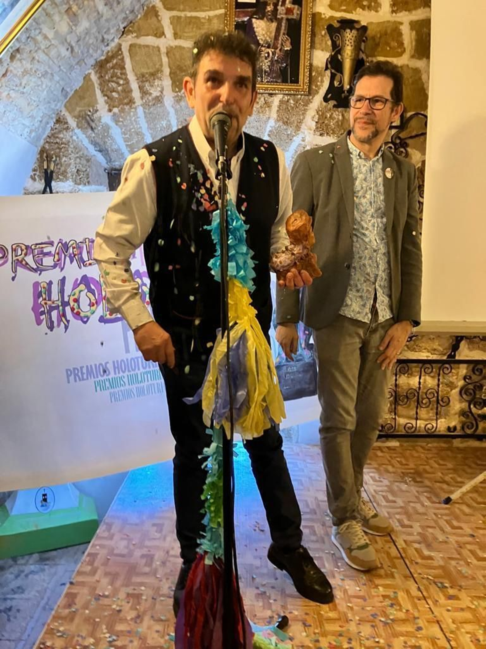 Servando Sabajanes recibe un homenaje en la gala de los IX Premios Holoturia 2023.