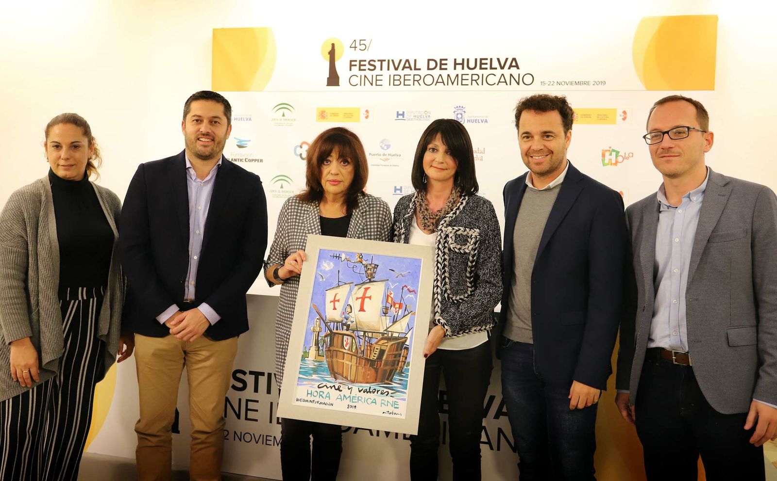 Imágenes de la entrega del premio "Cine y valores" de Huelva Información a "Hora América" de RNE en el Festival de Huelva Cine Iberoamericano
